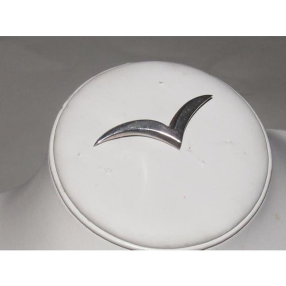 Tiffany & Co Vintage Sterling Modernist 'V' Brooch - Picture 1 of 12